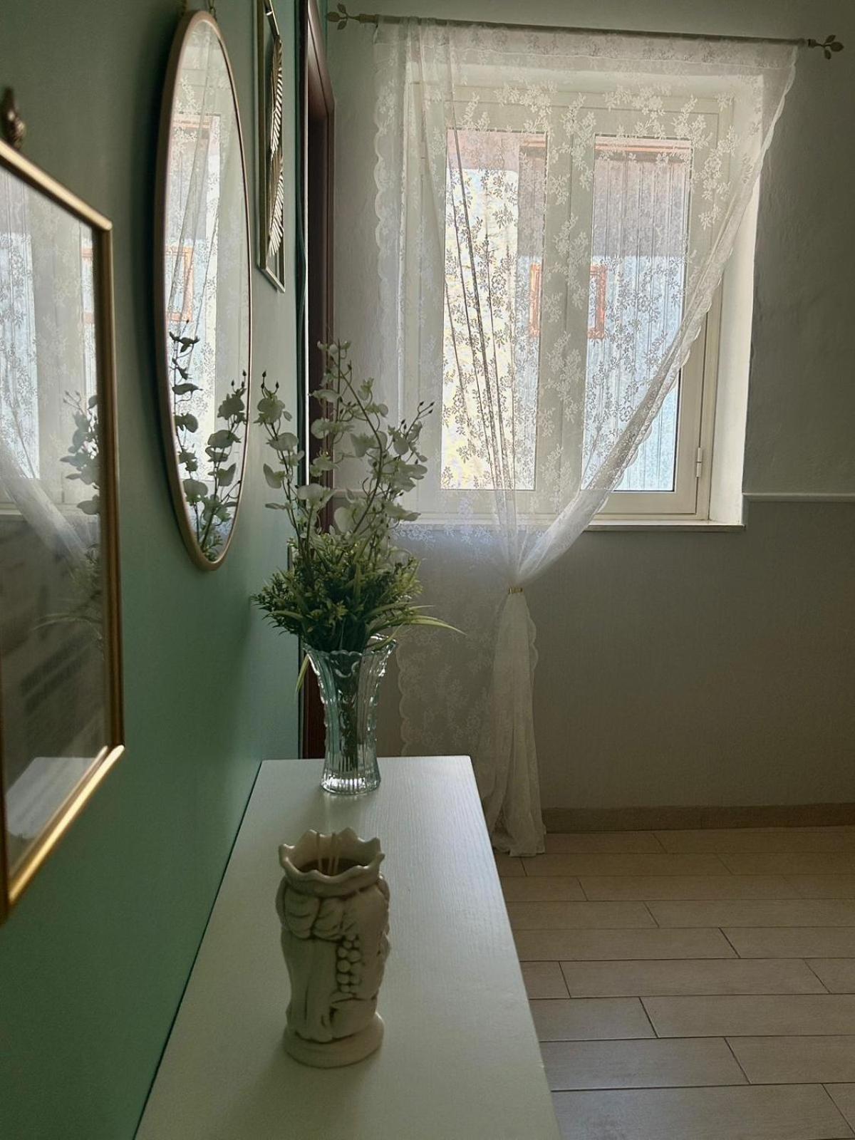 La Finestrella Apartment Giardina Gallotti Bagian luar foto