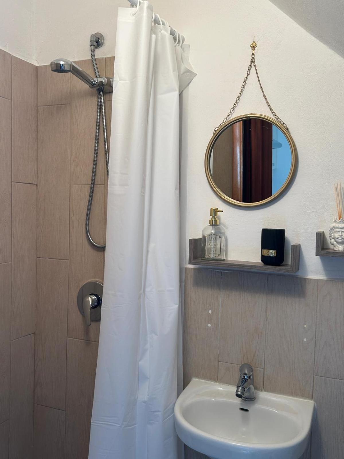 La Finestrella Apartment Giardina Gallotti Bagian luar foto