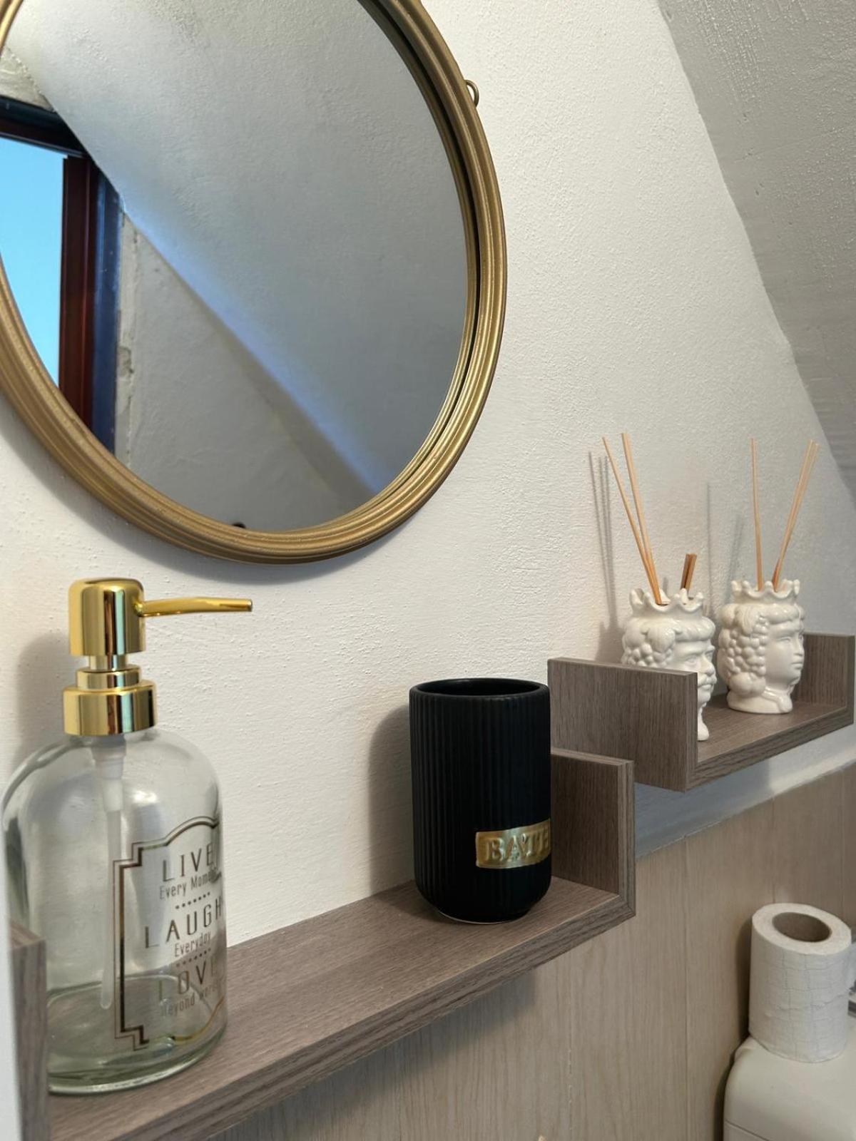 La Finestrella Apartment Giardina Gallotti Bagian luar foto