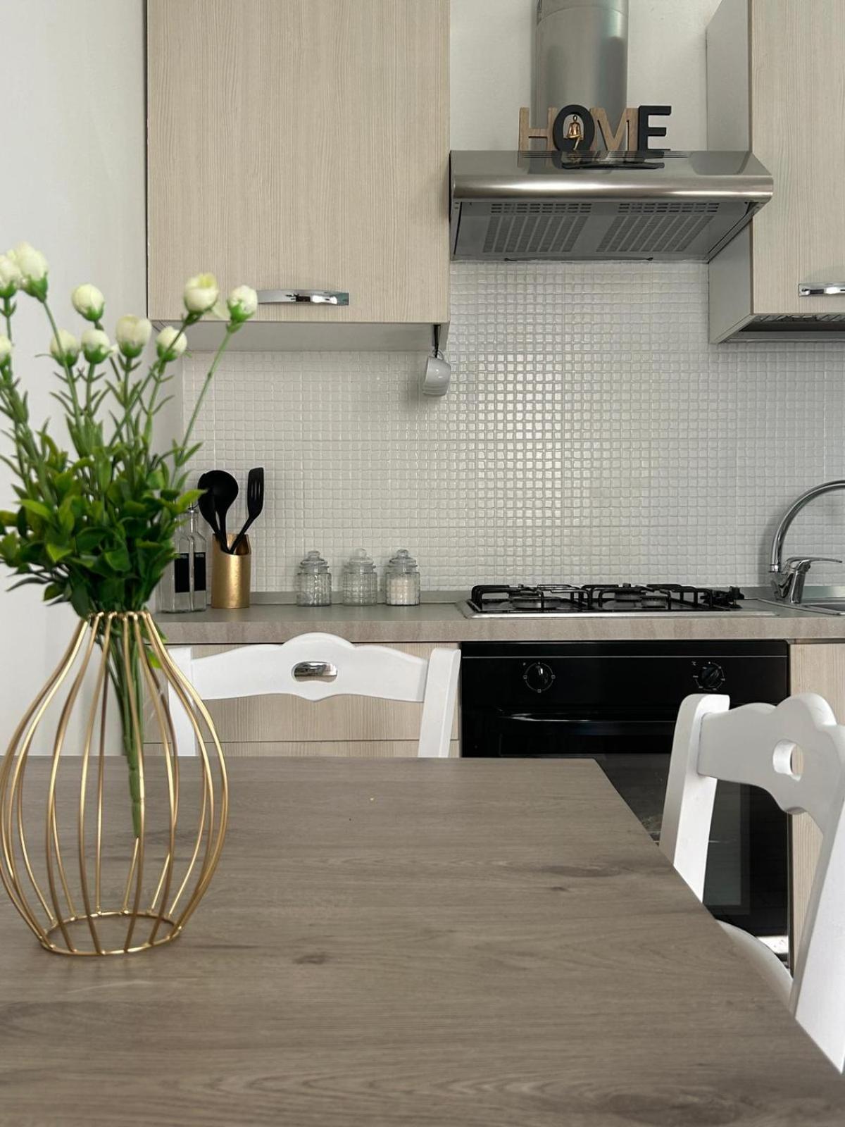 La Finestrella Apartment Giardina Gallotti Bagian luar foto
