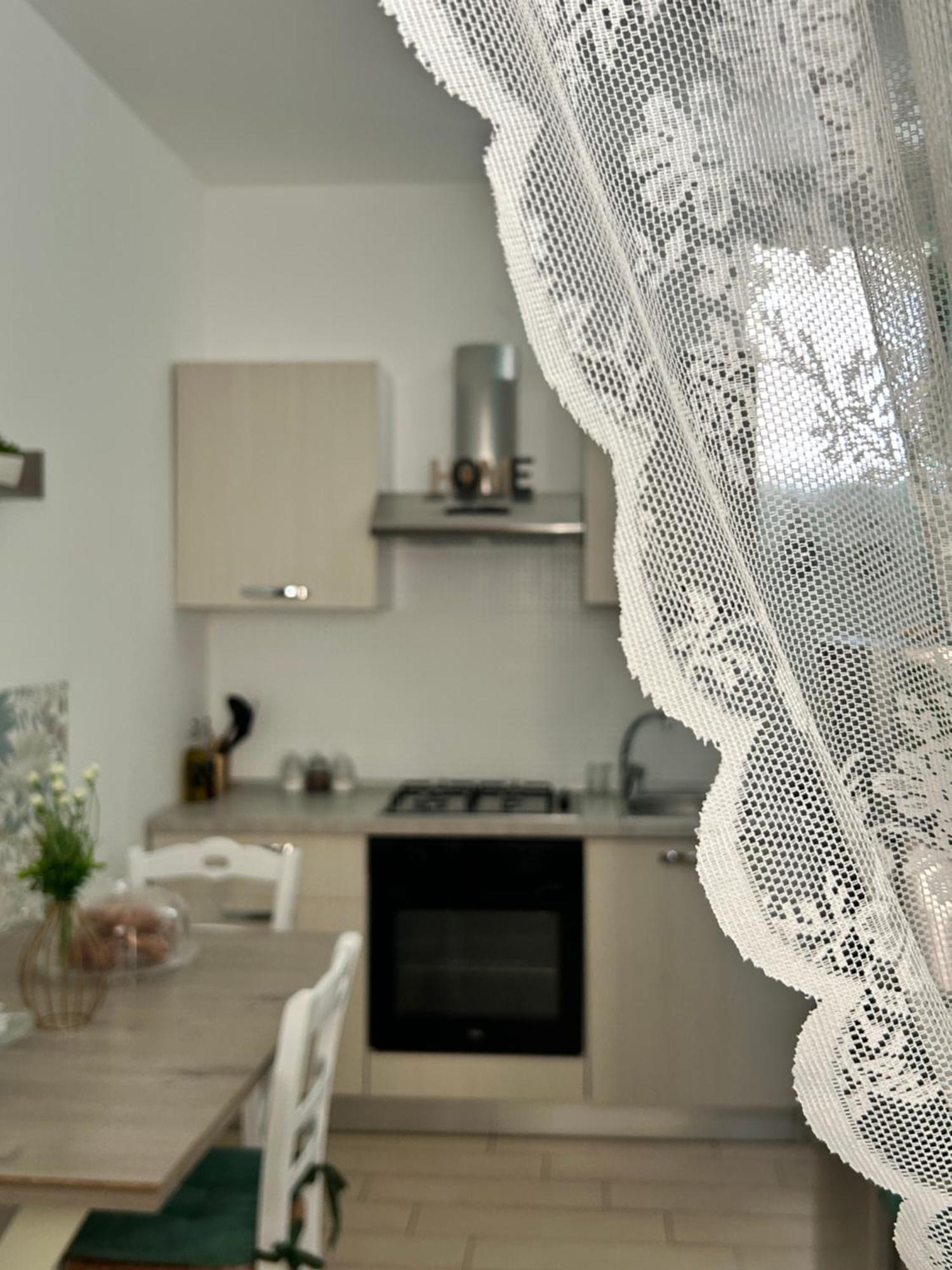 La Finestrella Apartment Giardina Gallotti Bagian luar foto