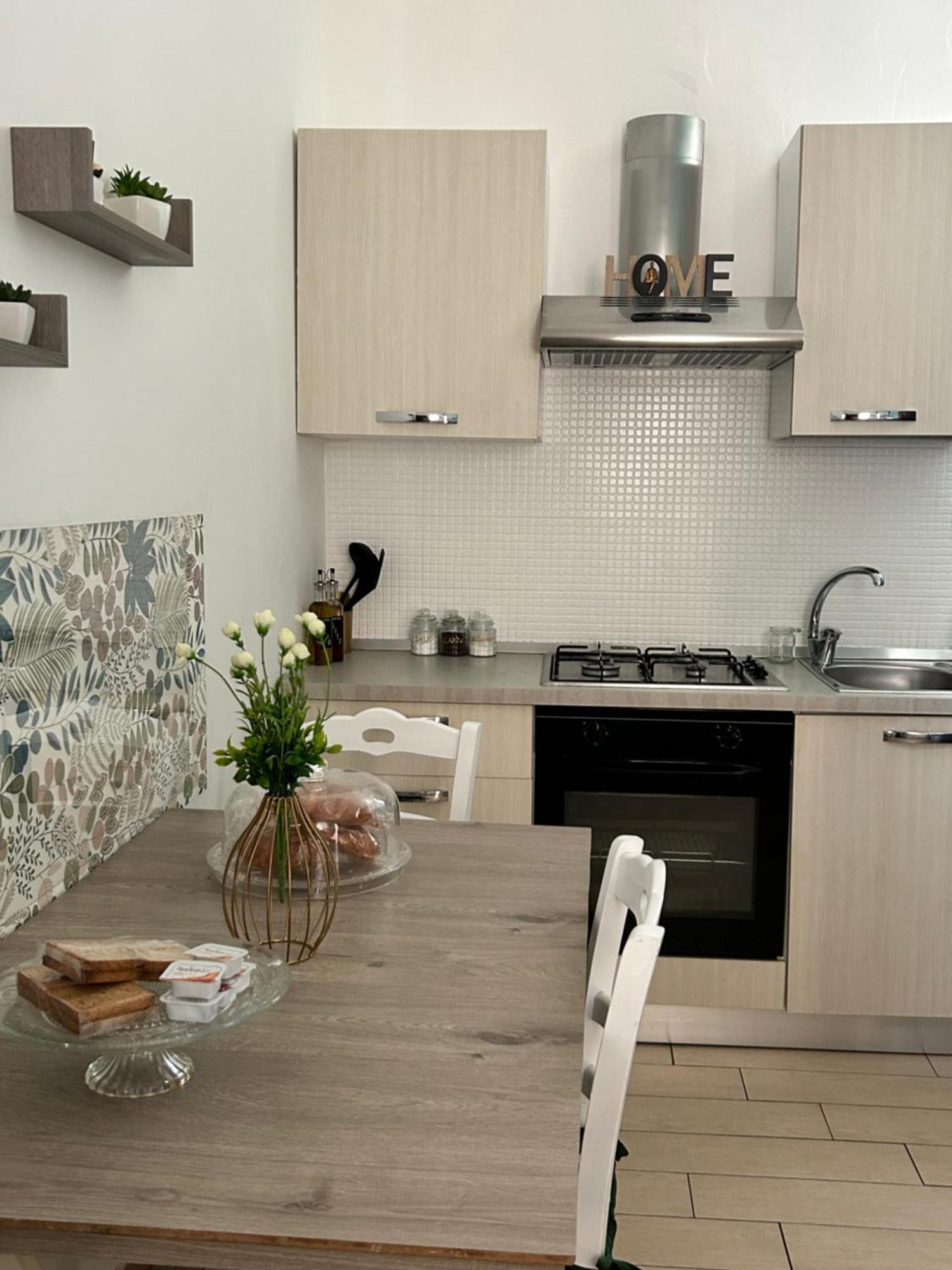 La Finestrella Apartment Giardina Gallotti Bagian luar foto