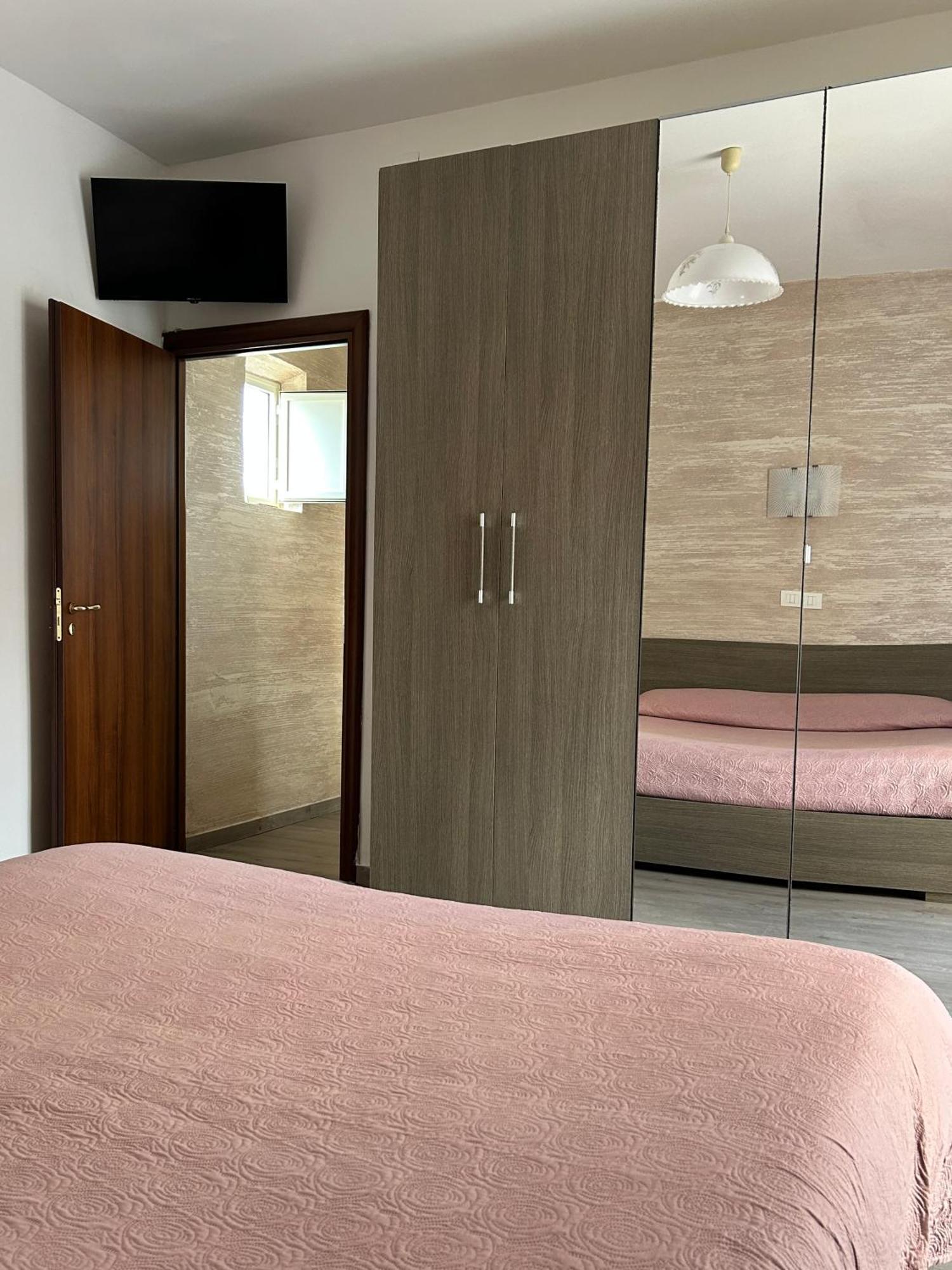 La Finestrella Apartment Giardina Gallotti Bagian luar foto