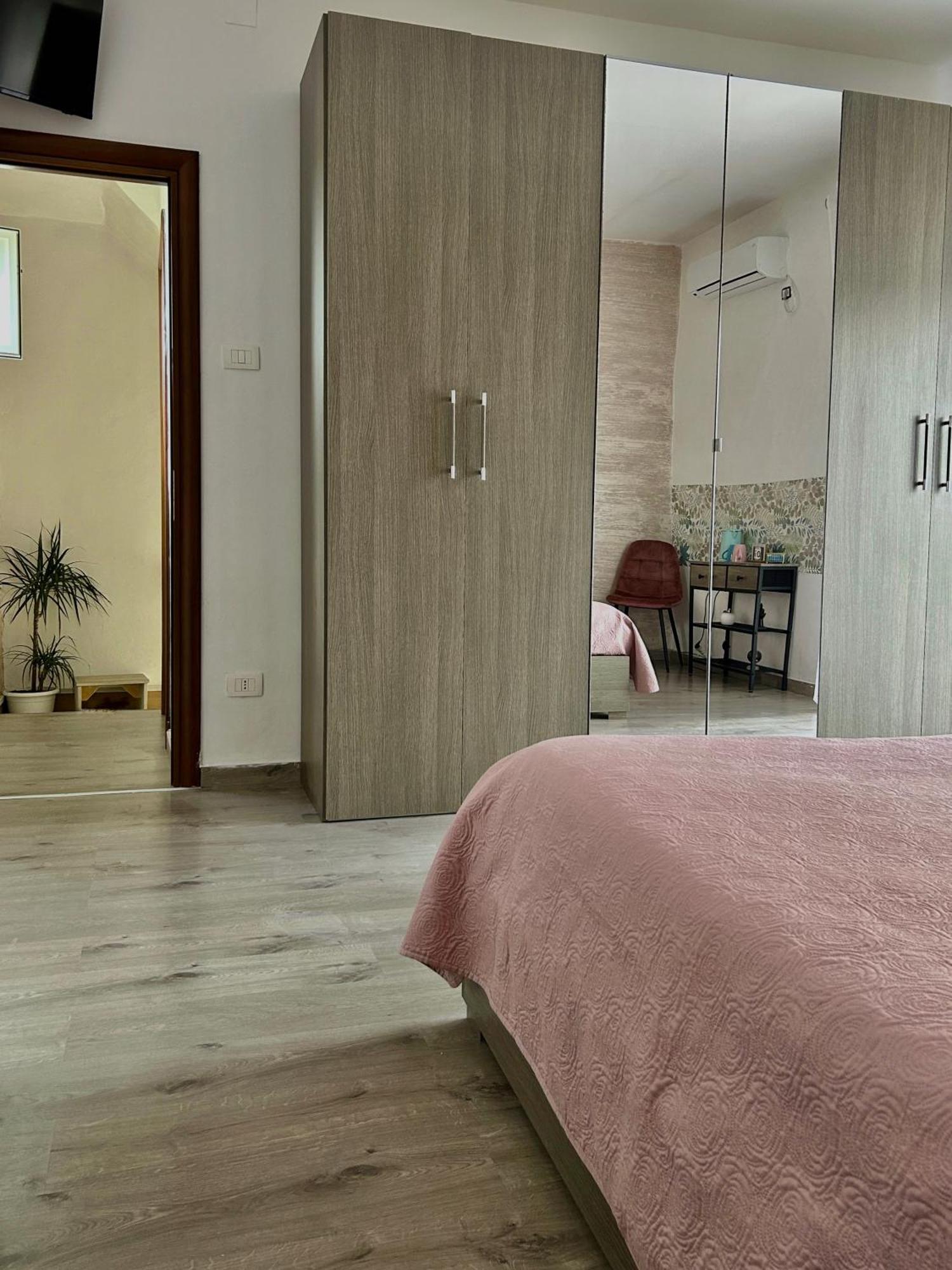 La Finestrella Apartment Giardina Gallotti Bagian luar foto