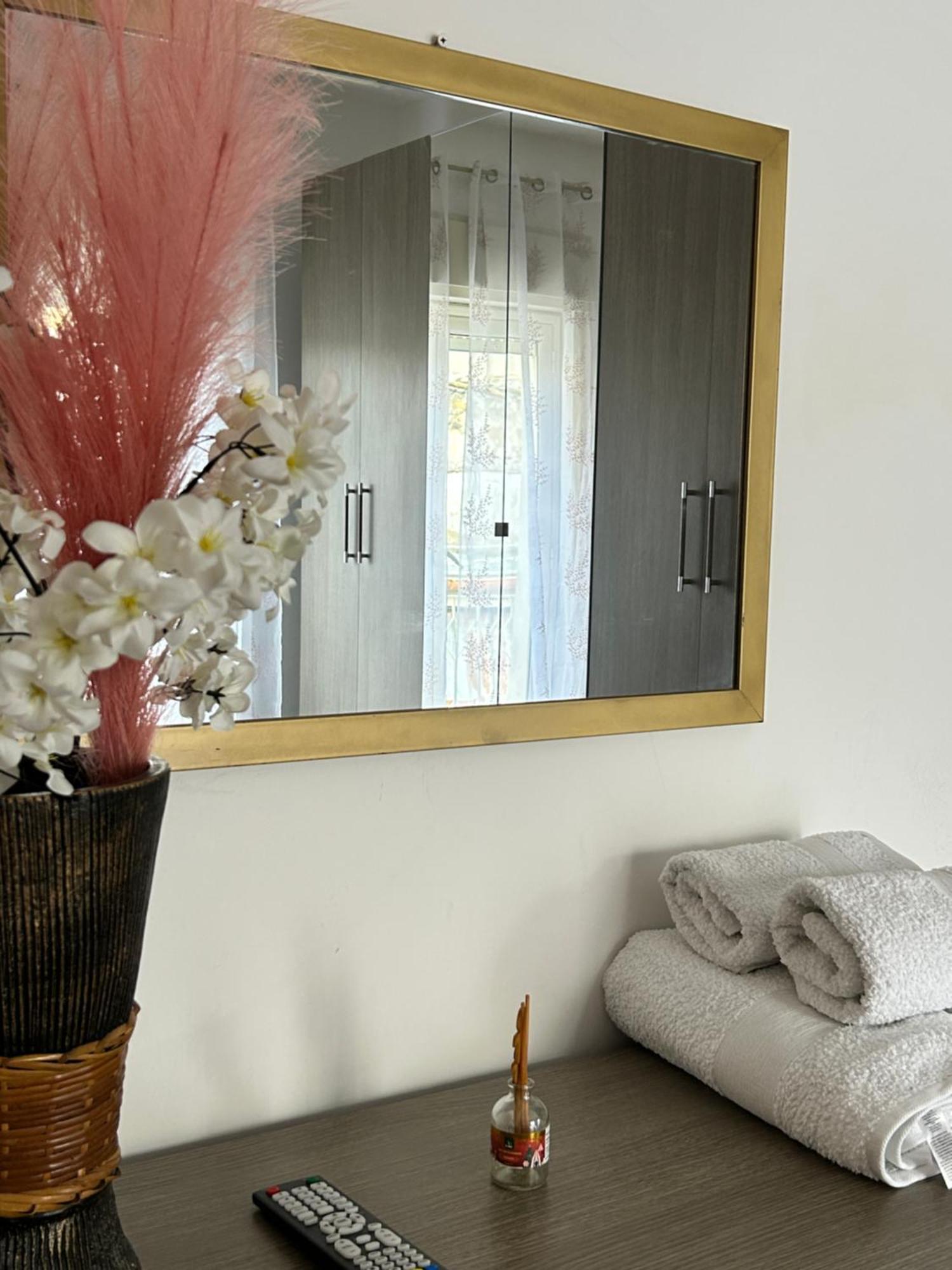 La Finestrella Apartment Giardina Gallotti Bagian luar foto
