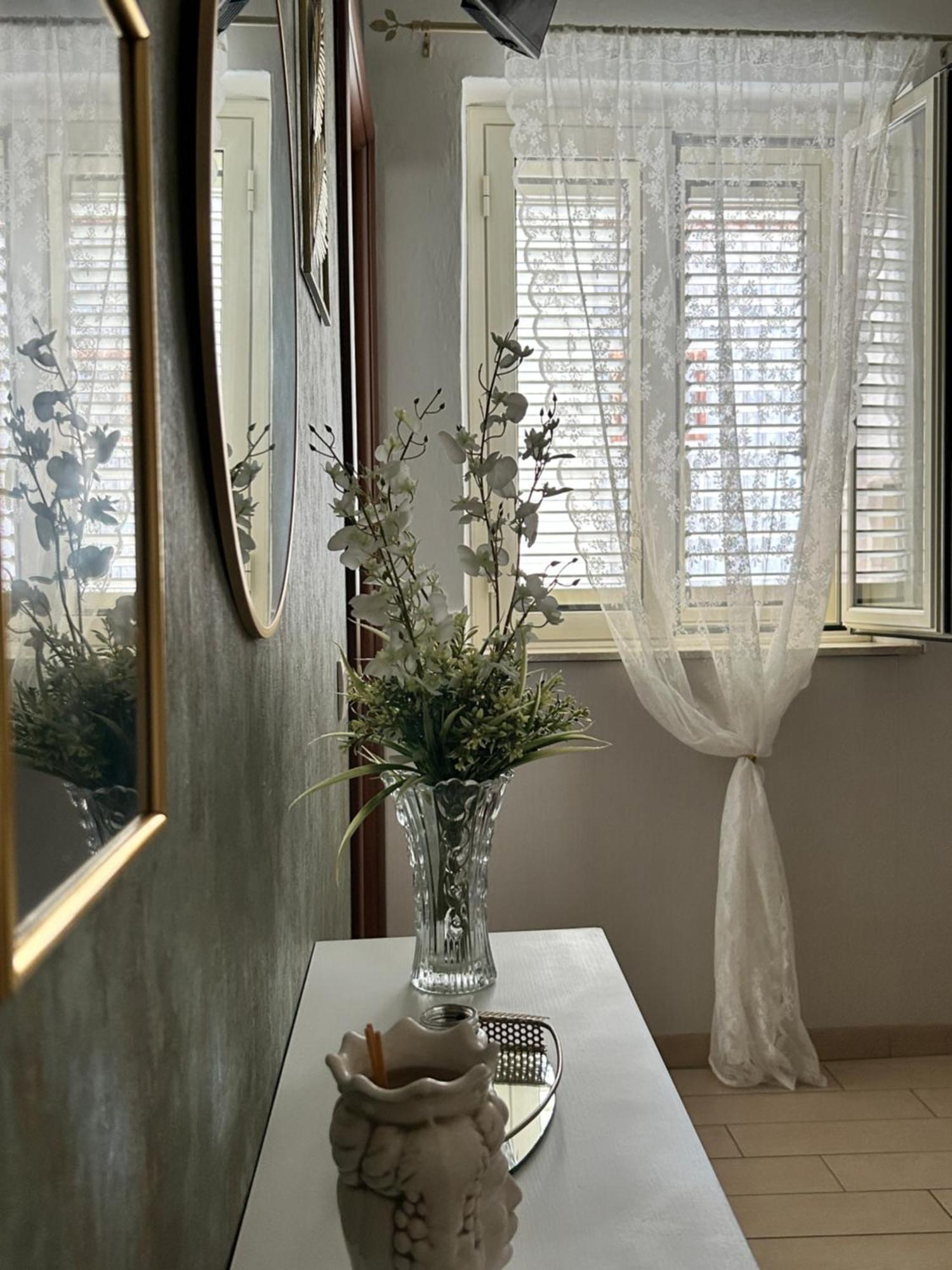 La Finestrella Apartment Giardina Gallotti Bagian luar foto